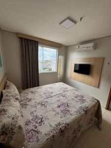 Ένα ή περισσότερα κρεβάτια σε δωμάτιο στο Apartamento Caldas Novas - Casa da Madeira