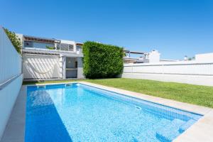 a swimming pool in the backyard of a house at Villa Oliveira in Sesimbra