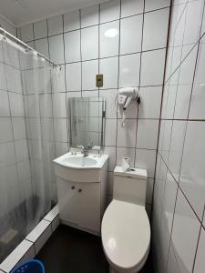 Um banheiro em VOY Hostales - Oriente