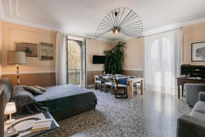 Χώρος καθιστικού στο Eleganza sabauda 120 sqm Luxury historical flat