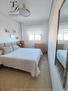 Postel nebo postele na pokoji v ubytování Torremar Dreams 2ª línea- planta 8ª norte + 34 fotografií