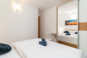 Posteľ alebo postele v izbe v ubytovaní Apartments Lux 3