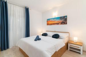Posteľ alebo postele v izbe v ubytovaní Apartments Lux 3