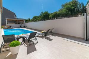 Bazén v ubytovaní Apartments Lux 3 alebo v jeho blízkosti