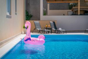 Bazén v ubytovaní Apartments Lux 3 alebo v jeho blízkosti