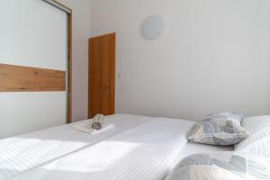 Posteľ alebo postele v izbe v ubytovaní Apartments Lux 3