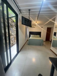 Una cama o camas en una habitación de Recanto dos Containers 123 fotos más