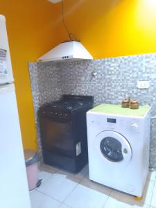 a kitchen with a washing machine and a stove at Sosiego Patagonico dpto A in Perito Moreno +3 photos