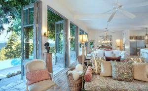 Χώρος καθιστικού στο St Helena - Blair Spangler Design Group