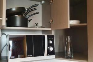 a kitchen with a microwave with a pot on top of it at Issy Citea Access dayuse Room - Work and Day Rest Timeshare -- 2 min tram - Formule Temps Partagé -- Navette ile d'Issy Avenue Paris 92320 espace nuit in Issy-les-Moulineaux