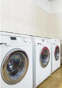 two washing machines sitting next to each other in a room at Issy Citea Access dayuse Room - Work and Day Rest Timeshare -- 2 min tram - Formule Temps Partagé -- Navette ile d'Issy Avenue Paris 92320 espace nuit in Issy-les-Moulineaux