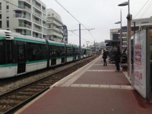a train on the tracks at a train station at Issy Citea Access dayuse Room - Work and Day Rest Timeshare -- 2 min tram - Formule Temps Partagé -- Navette ile d'Issy Avenue Paris 92320 espace nuit in Issy-les-Moulineaux