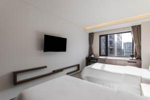Hotel Elora客房内的一张或多张床位