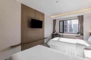 Hotel Elora客房内的一张或多张床位