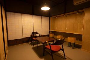 Posezení v ubytování Guesthouse Hatagoya sato 旅籠屋さとう