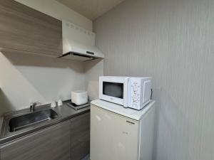 Nhà bếp/bếp nhỏ tại IROHA彩叶三室一厅独栋小楼民宿with direct access from Kansai Airport!