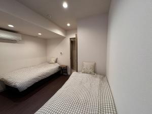 Giường trong phòng chung tại IROHA彩叶三室一厅独栋小楼民宿with direct access from Kansai Airport!