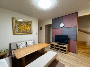 TV/trung tâm giải trí tại IROHA彩叶三室一厅独栋小楼民宿with direct access from Kansai Airport!