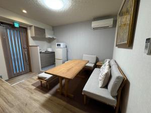 Nhà bếp/bếp nhỏ tại IROHA彩叶三室一厅独栋小楼民宿with direct access from Kansai Airport!