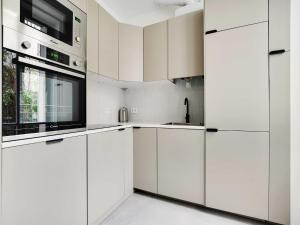 Η κουζίνα ή μικρή κουζίνα στο Very elegant apartment 3BDR 6P - Mairie de Neuilly +12 φωτογραφίες