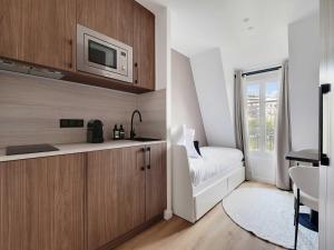 Dapur atau dapur kecil di Bright and modern studio - 2P - Passy