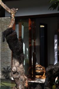 a statue of a tree in front of a house at Pondok Santi Estate in Gili Trawangan