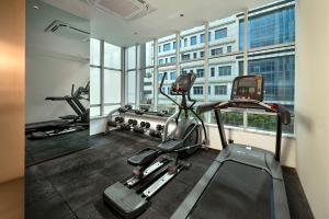 a gym with two treadmills and a treadmill at Model J Hotel Jakarta Soekarno - Hatta Airport 曼居酒店 雅加达苏加诺哈达机场店 in Gardu