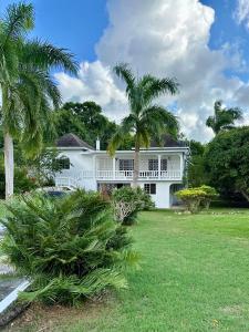 Κήπος έξω από το Vacation Home in Montego Bay Jamaica