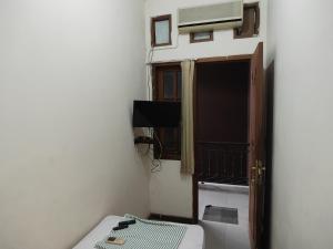 Koupelna v ubytování Omah Tirtodipuran