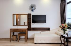 TV a/nebo společenská místnost v ubytování DaNa Sailing Hotel