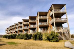 Gallery image of C307A Delightful Diversion Oceanfront Pool in Duck