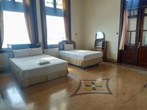 Llit o llits en una habitació de Hotel Niagara