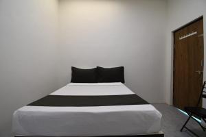 Postel nebo postele na pokoji v ubytování Hotel Shivay Deluxe