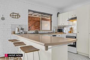 Η κουζίνα ή μικρή κουζίνα στο Wapengo Street 5, Unit 3