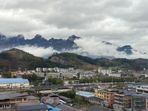 Photo de la galerie de l'établissement 一禾小居观景民宿, à Zhangjiajie