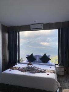 Postel nebo postele na pokoji v ubytování Devanora Hotel & Resto