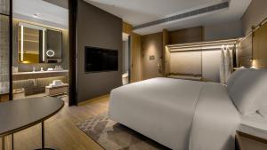 Letto o letti in una camera di Hotel Resonance Taipei, Tapestry Collection by Hilton