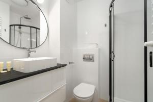Kúpeľňa v ubytovaní Jasny & Elegancki Apartament typu Studio z Tarasem by Noclegi Renters