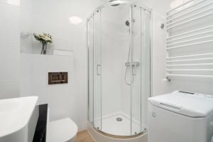 Kúpeľňa v ubytovaní Jasny & Elegancki Apartament typu Studio z Tarasem by Noclegi Renters