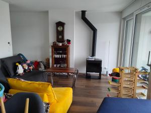 Posezení v ubytování Chez Elsa et Agou - chambre avec bureau chez l'habitant