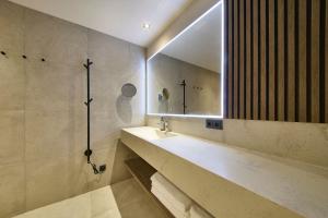 Ένα μπάνιο στο LH Suites Aparthotel NEW OPENING inkl JokerCard