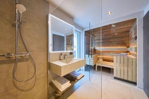 Ένα μπάνιο στο LH Suites Aparthotel NEW OPENING inkl JokerCard