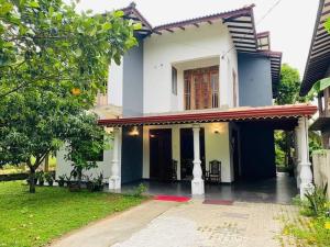 Bangunan di mana terletaknya rumah percutian