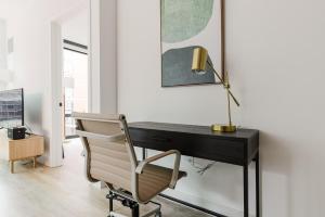 Gallery image of Blueground River North balcony pool nr Pier CHI-1147 in Chicago