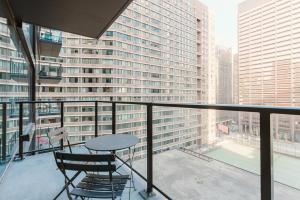 Gallery image of Blueground River North balcony pool nr Pier CHI-1147 in Chicago