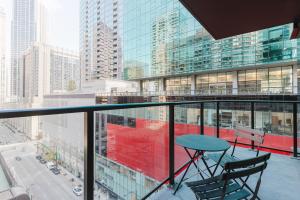 Gallery image of Blueground River North balcony pool nr Pier CHI-1147 in Chicago