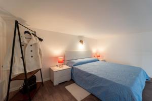 a bedroom with a bed and a dresser with two lamps at Casa Violante in Alghero