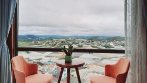 Nespecifikovaný výhled na hory nebo výhled na hory při pohledu z hotelu