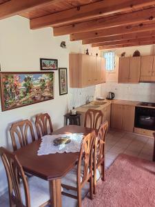 Kuchyň nebo kuchyňský kout v ubytování Plataniotissa Mansion