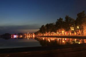 a view of a river at night at Apartamenty Smętek in Ełk